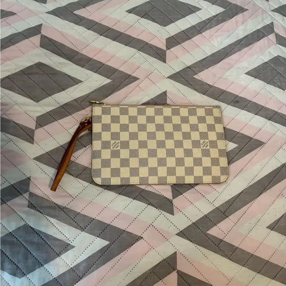 Authentic Louis Vuitton wallet.No tags.Tote got stolen and I only have the walle